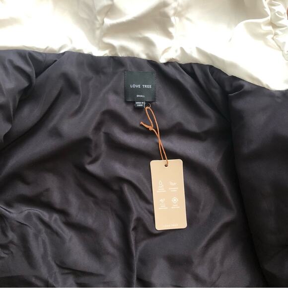 Love Tree Two Tone Cropped Zip Up White Black Hooded Puffer Women’s Size S NWT - Picture 6 of 10